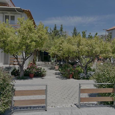 Ferienwohnung Ktima Klimentini Vivári Exterior foto