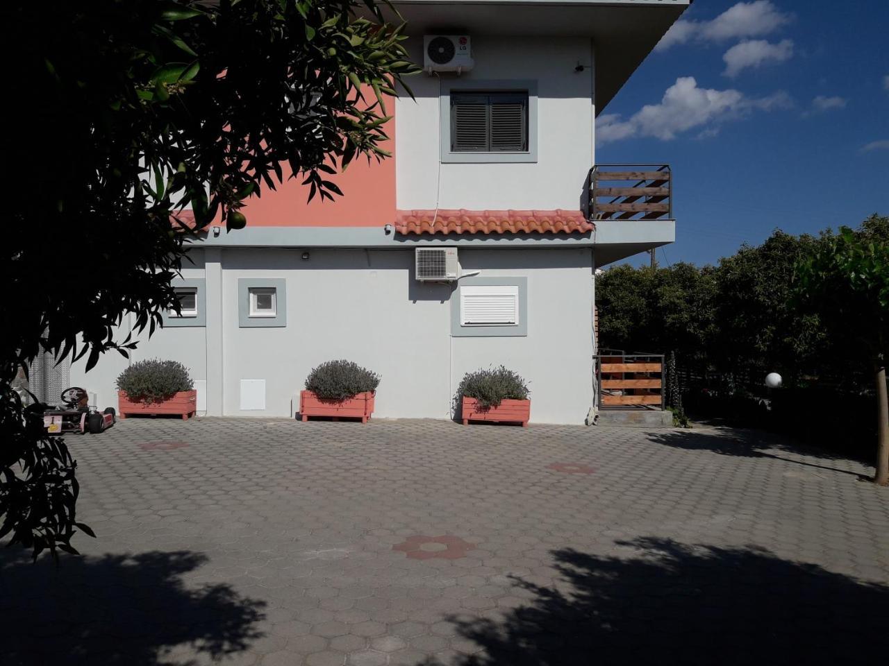 Ferienwohnung Ktima Klimentini Vivári Exterior foto